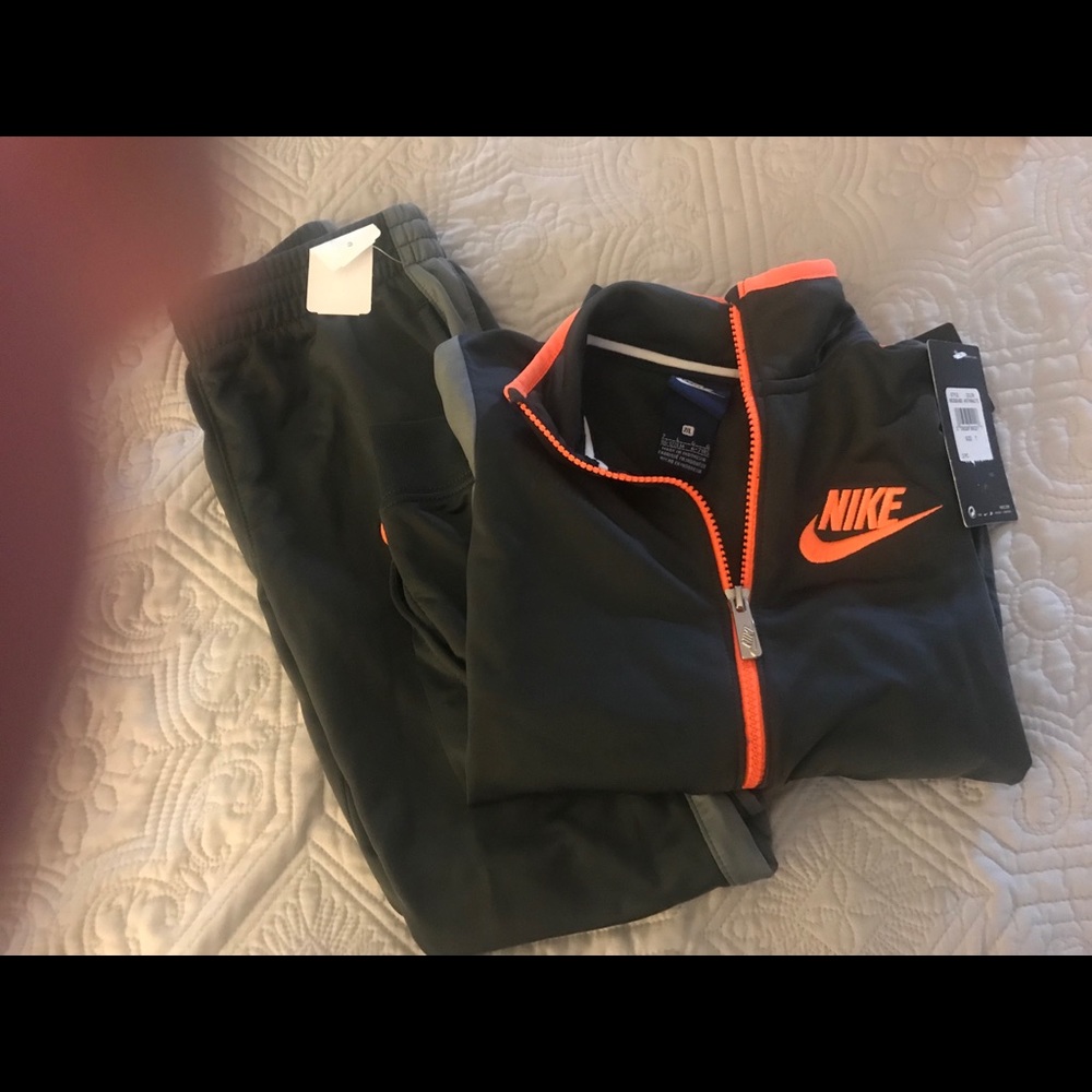 Boys Nike jogging set